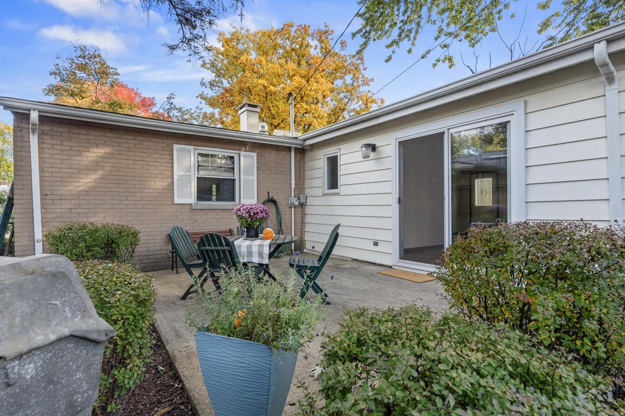 1724 Illinois Street, Des Plaines, IL 60018