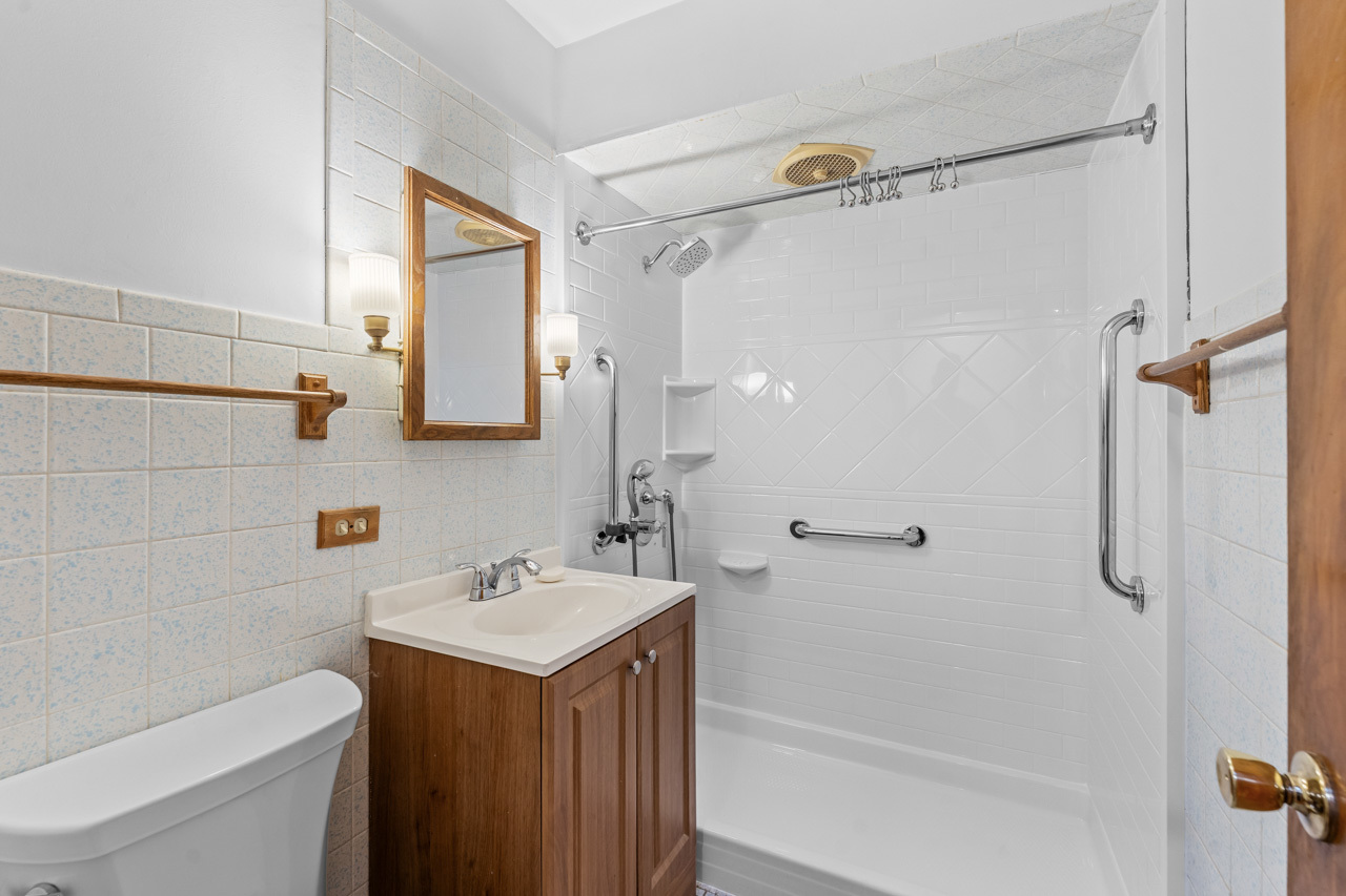 1724 Illinois Street, Des Plaines, IL 60018