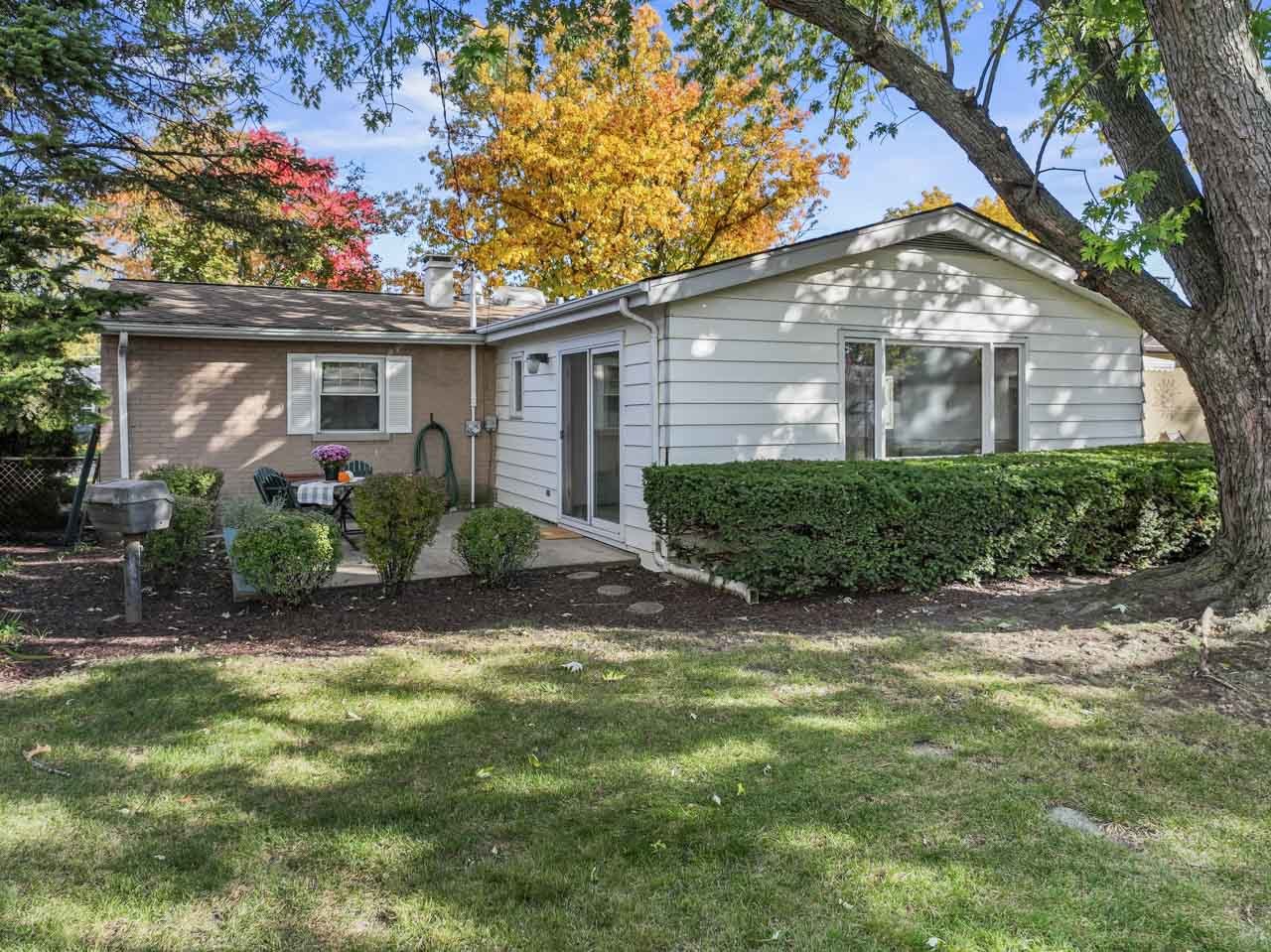 1724 Illinois Street, Des Plaines, IL 60018