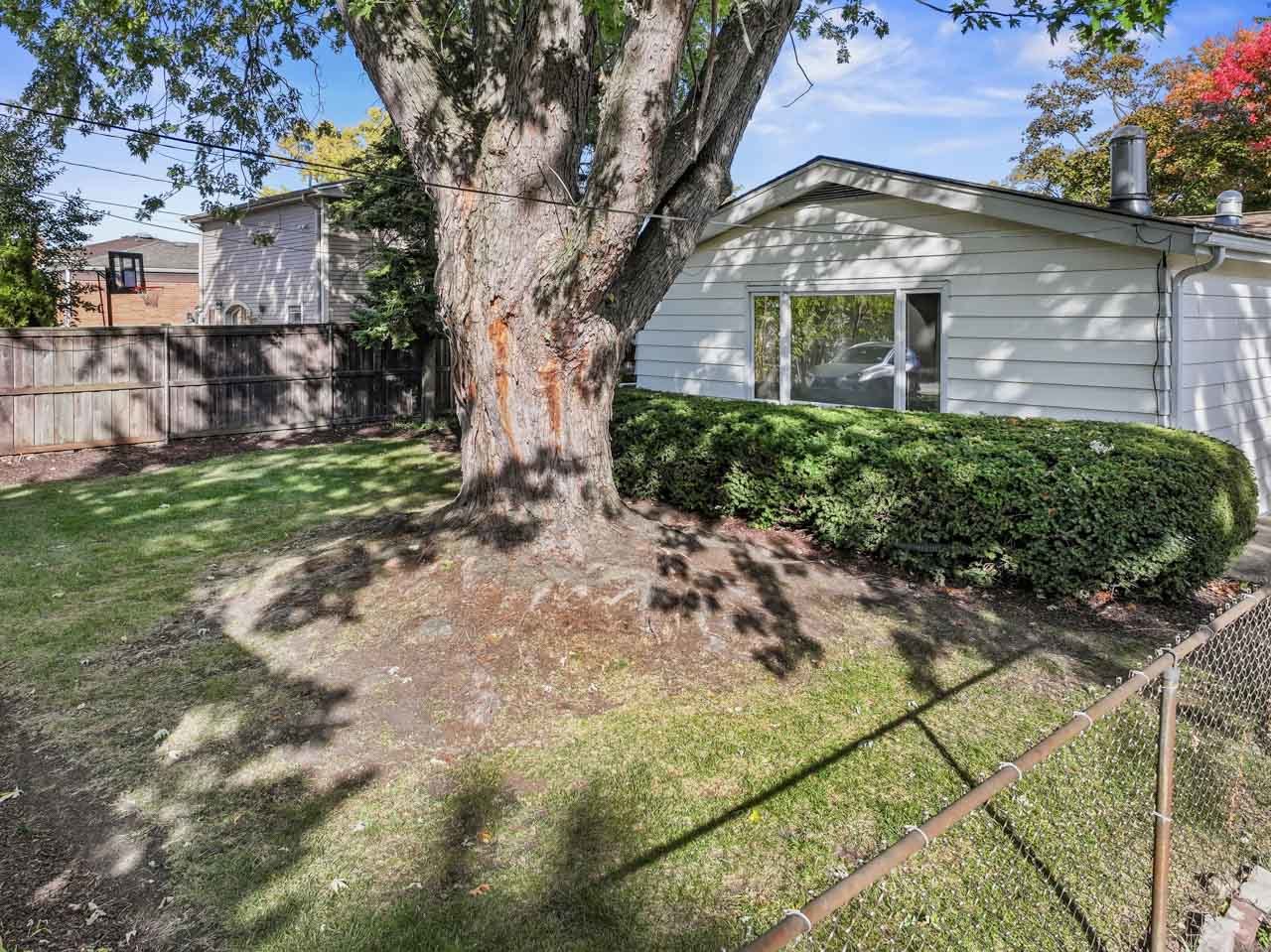 1724 Illinois Street, Des Plaines, IL 60018