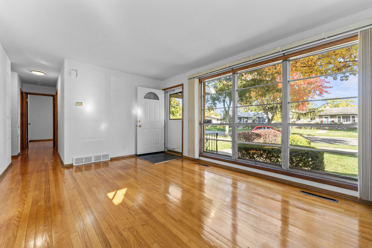 1724 Illinois Street, Des Plaines, IL 60018