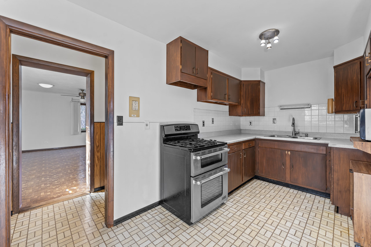 1724 Illinois Street, Des Plaines, IL 60018