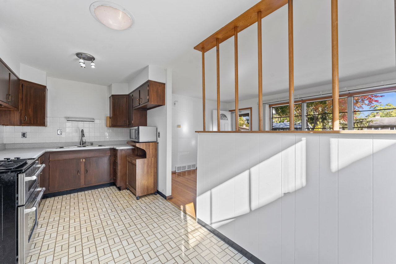 1724 Illinois Street, Des Plaines, IL 60018