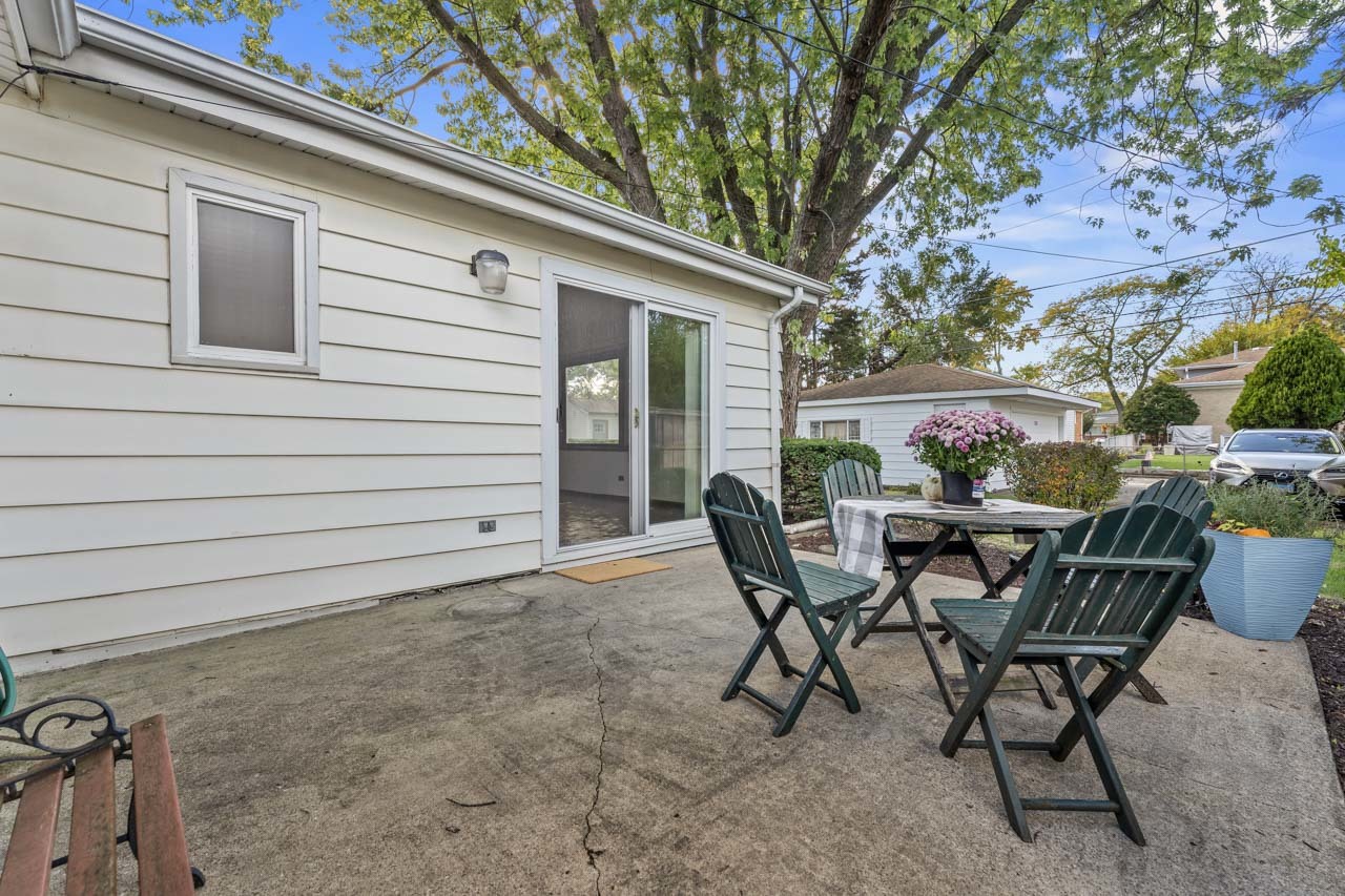 1724 Illinois Street, Des Plaines, IL 60018