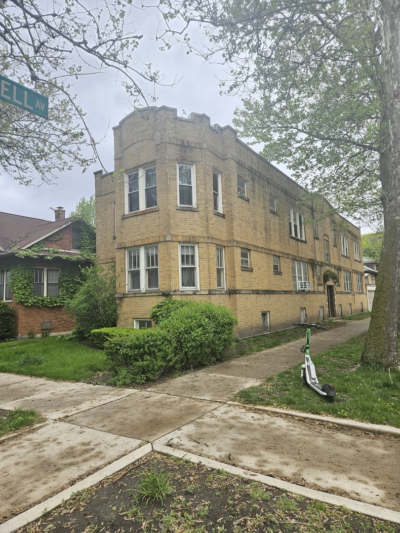 2500 W Coyle Avenue, Chicago, IL 60645