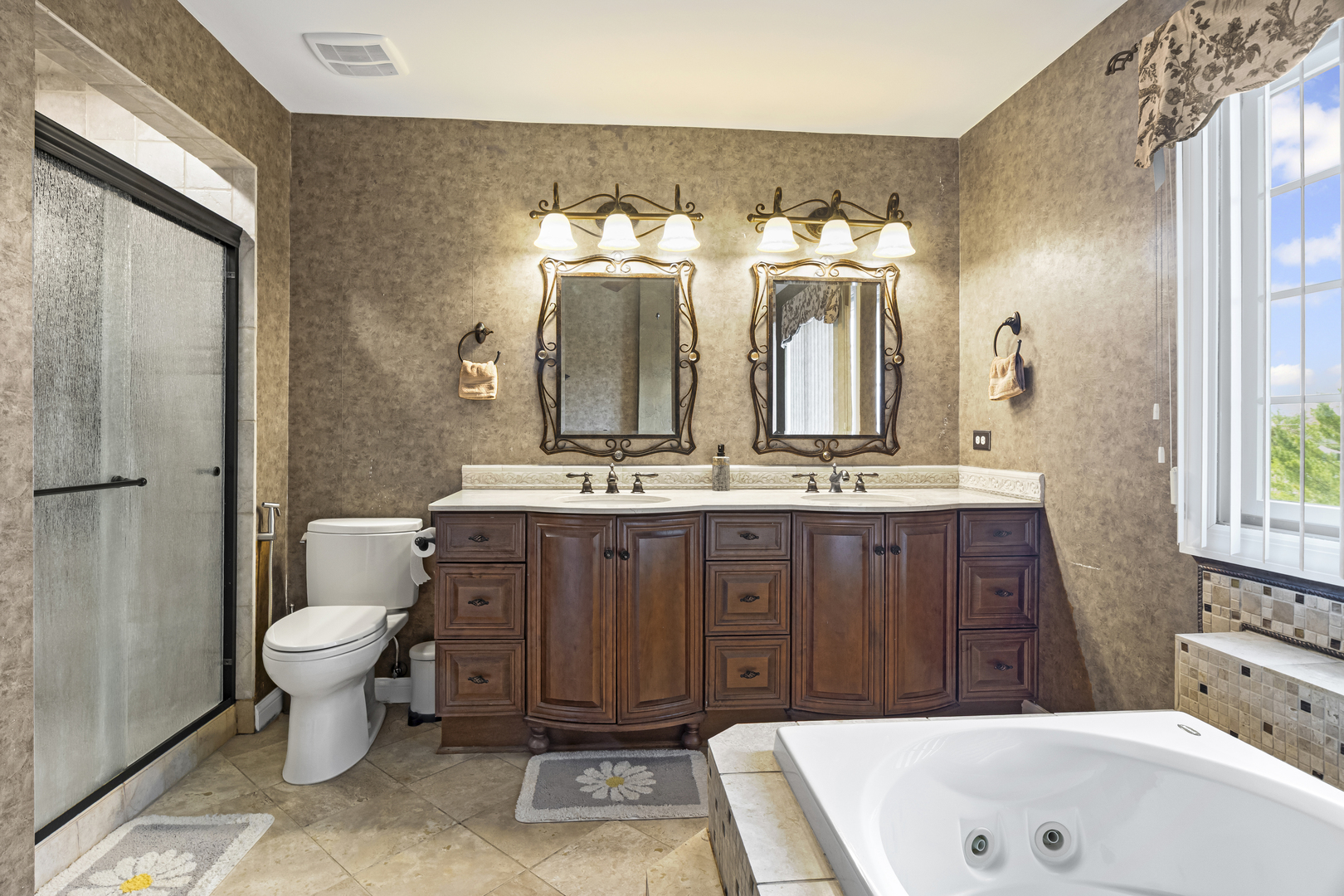 1086 Brighton Drive, Carol Stream, IL 60188