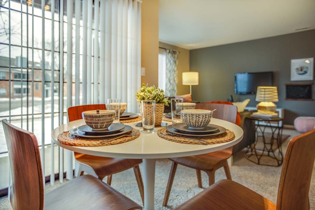 80 Lincoln Oaks Drive #813, Willowbrook, IL 60527