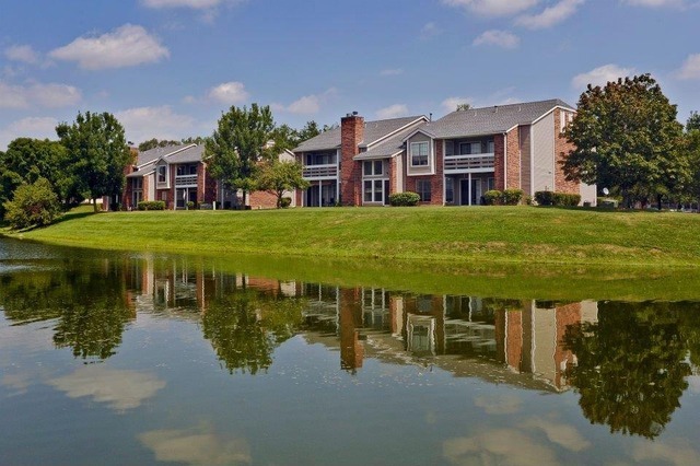 182 Lincoln Oaks Drive #1301, Willowbrook, IL 60527
