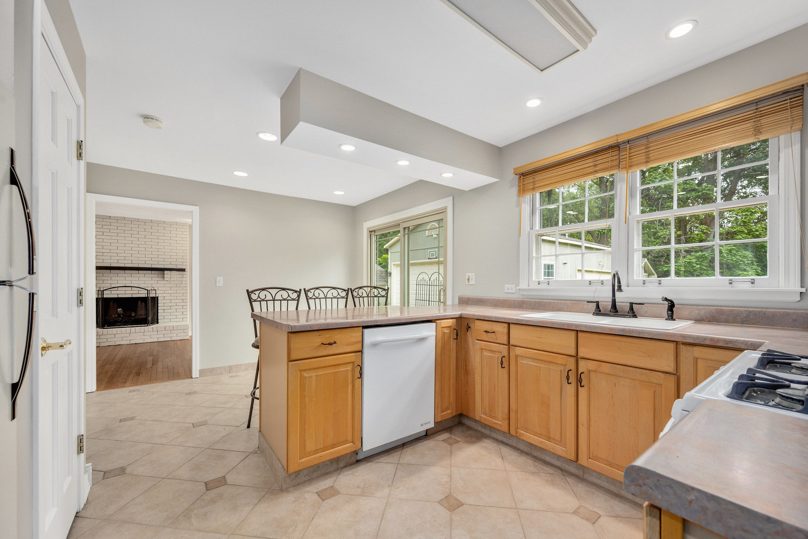 3741 Sterling Road, Downers Grove, IL 60515