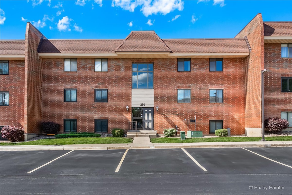 210 E Fountainview Lane #2B, Lombard, IL 60148