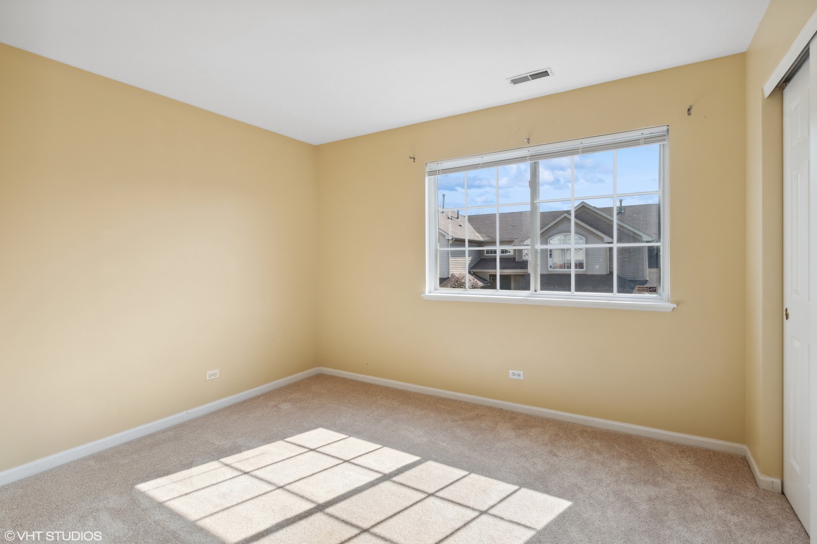 3628 Roanoke Avenue #3628, Carpentersville, IL 60110