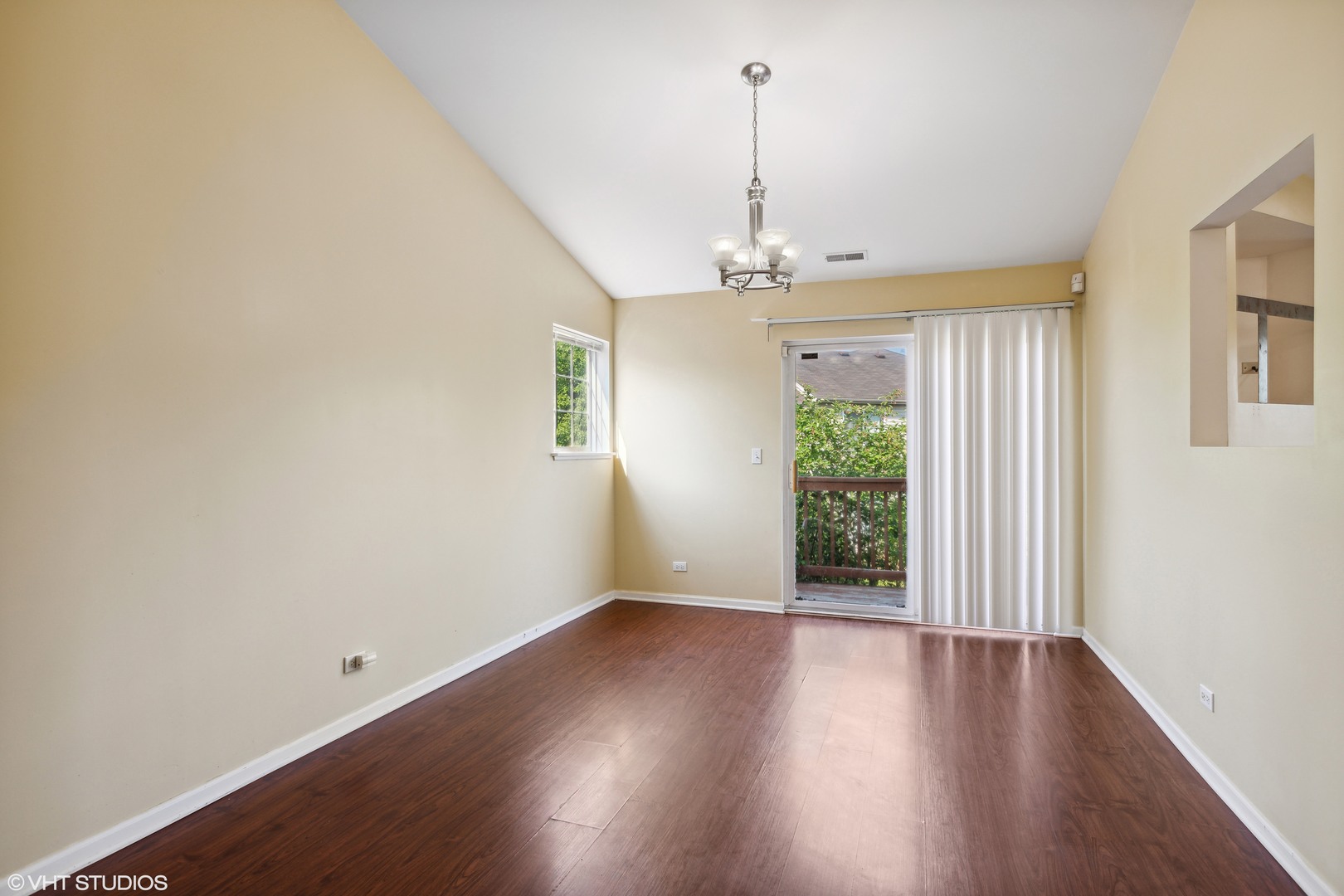 3628 Roanoke Avenue #3628, Carpentersville, IL 60110