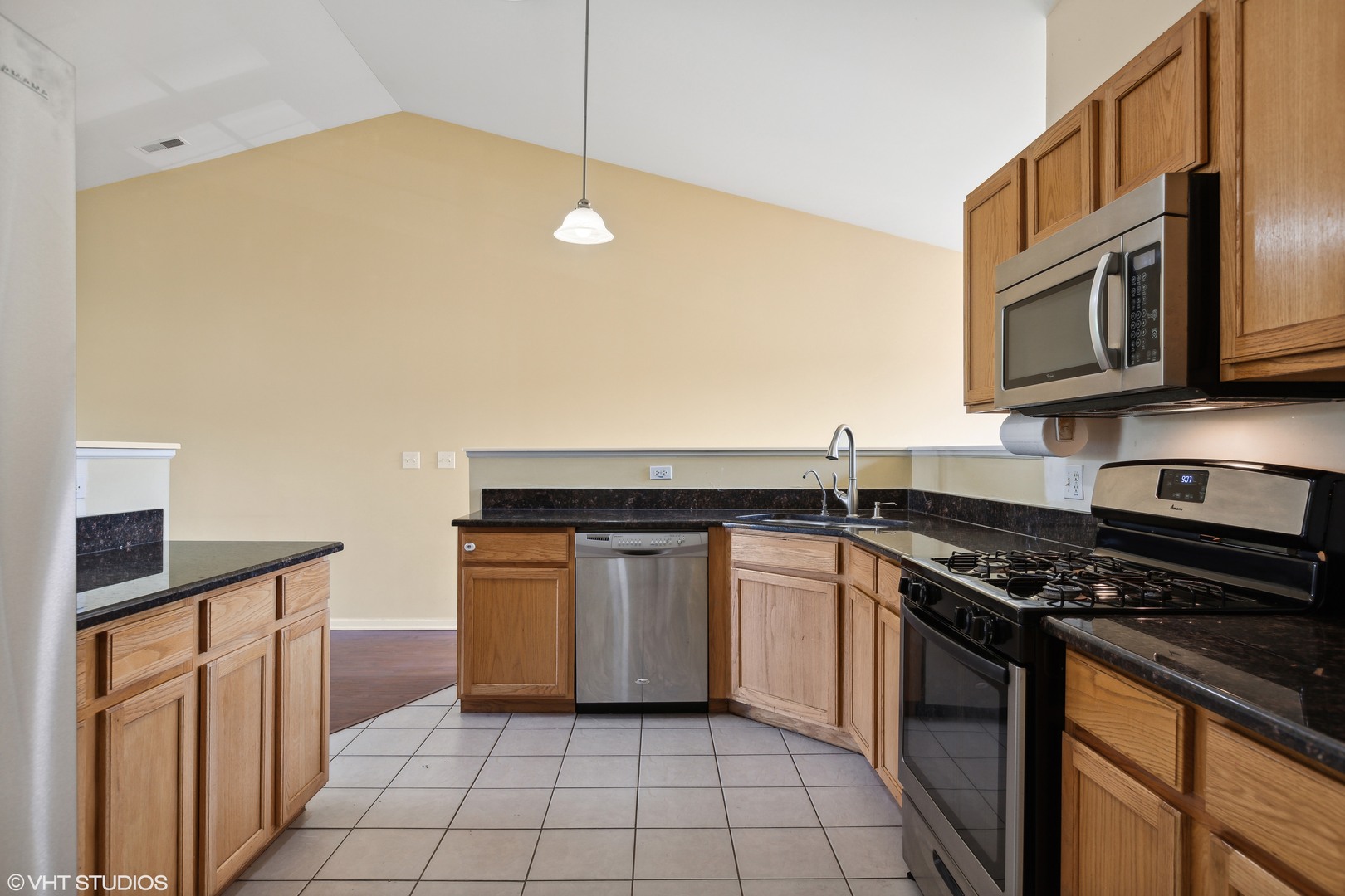 3628 Roanoke Avenue #3628, Carpentersville, IL 60110