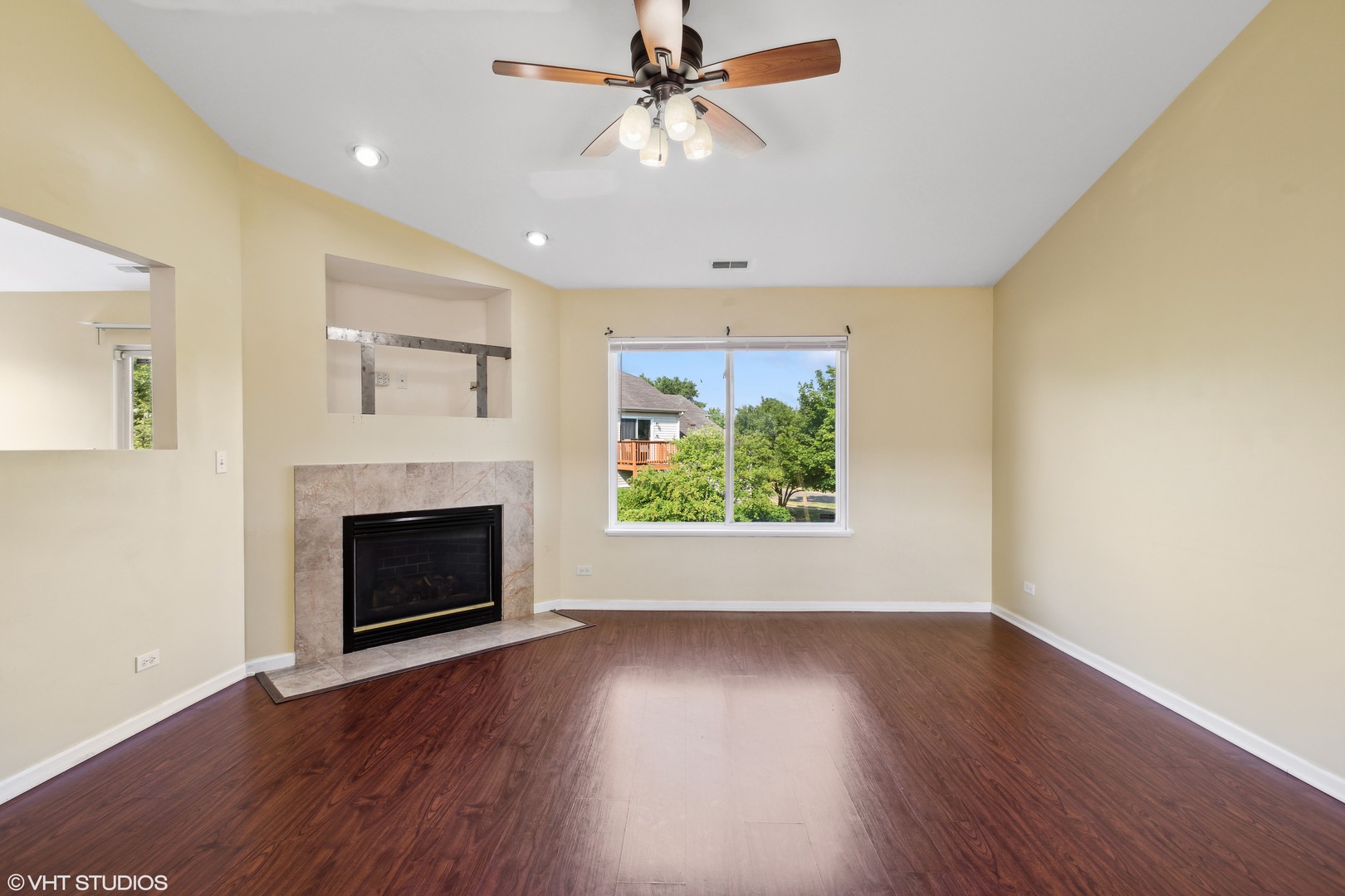 3628 Roanoke Avenue #3628, Carpentersville, IL 60110