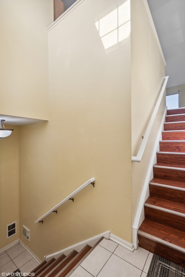 3628 Roanoke Avenue #3628, Carpentersville, IL 60110