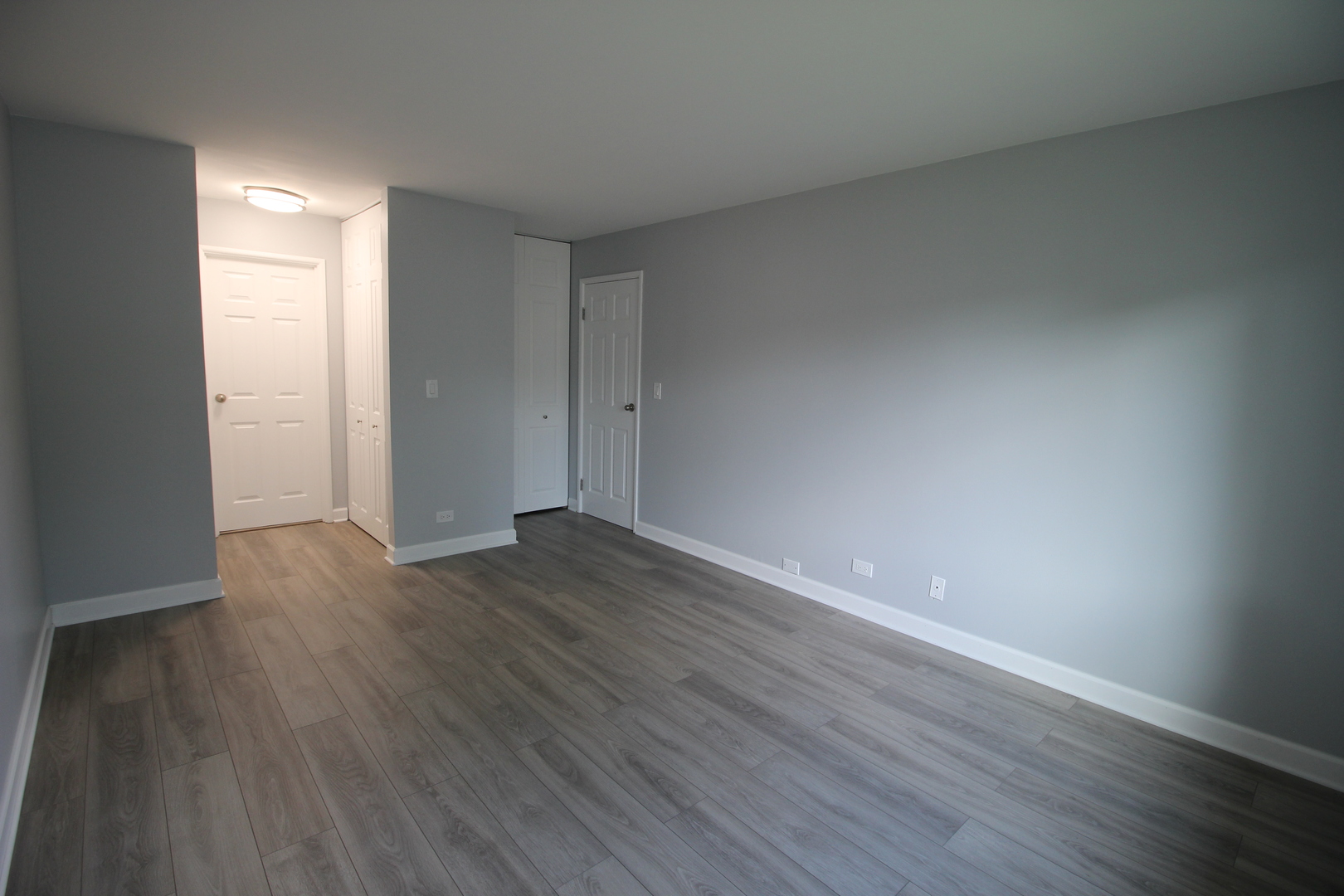 3018 Roberts Drive #8, Woodridge, IL 60517