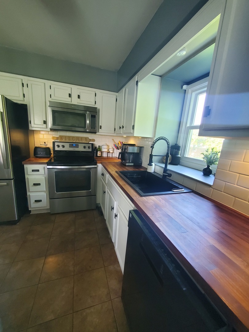 787 Garfield Avenue #B, Libertyville, IL 60048