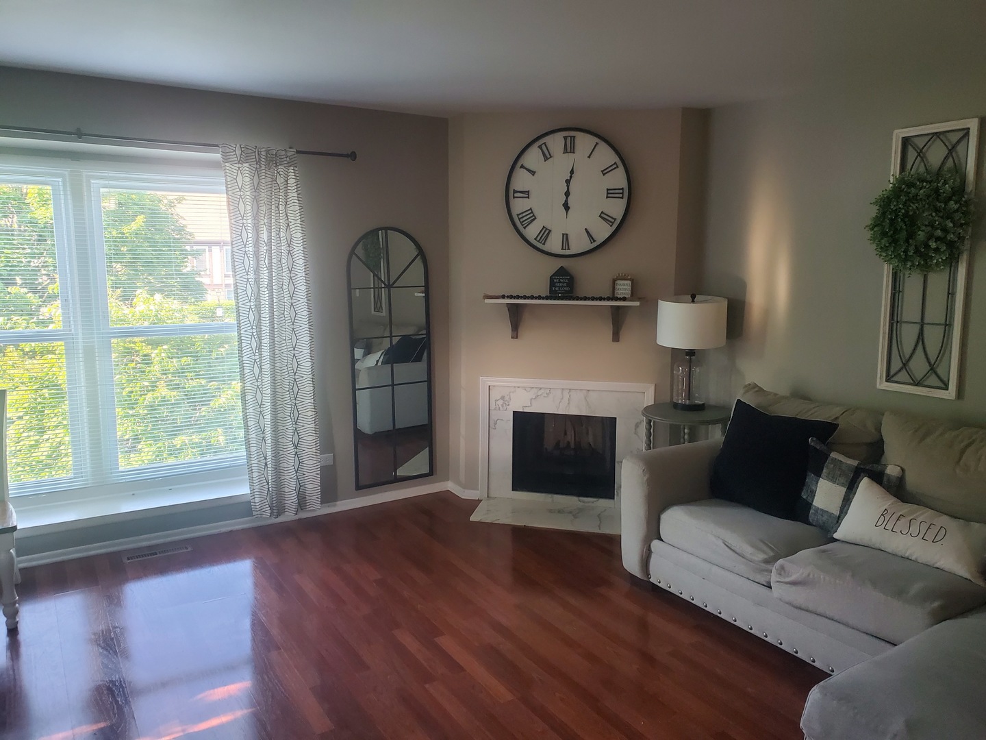 787 Garfield Avenue #B, Libertyville, IL 60048