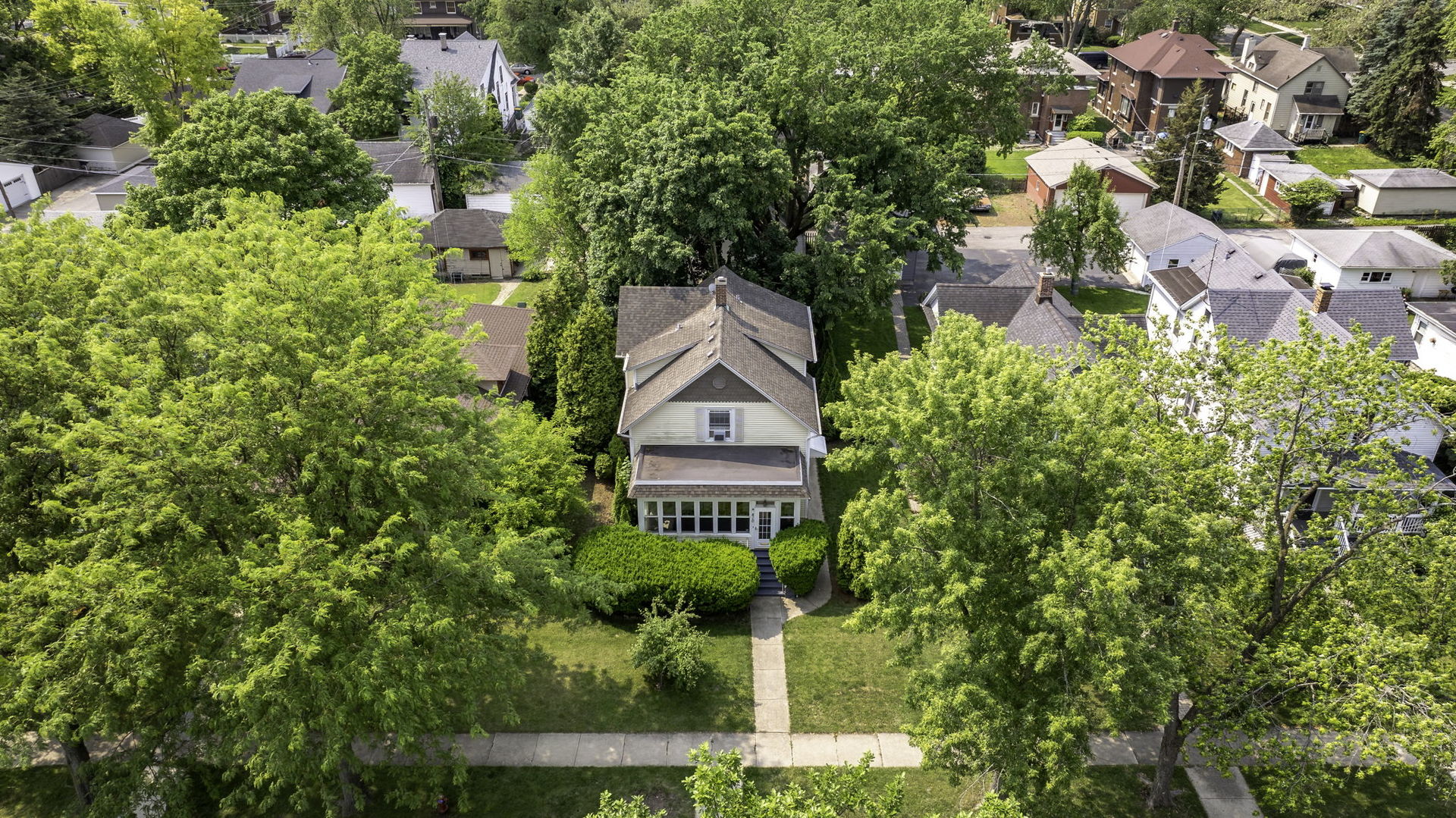 810 Glenwood Avenue, Joliet, IL 60435