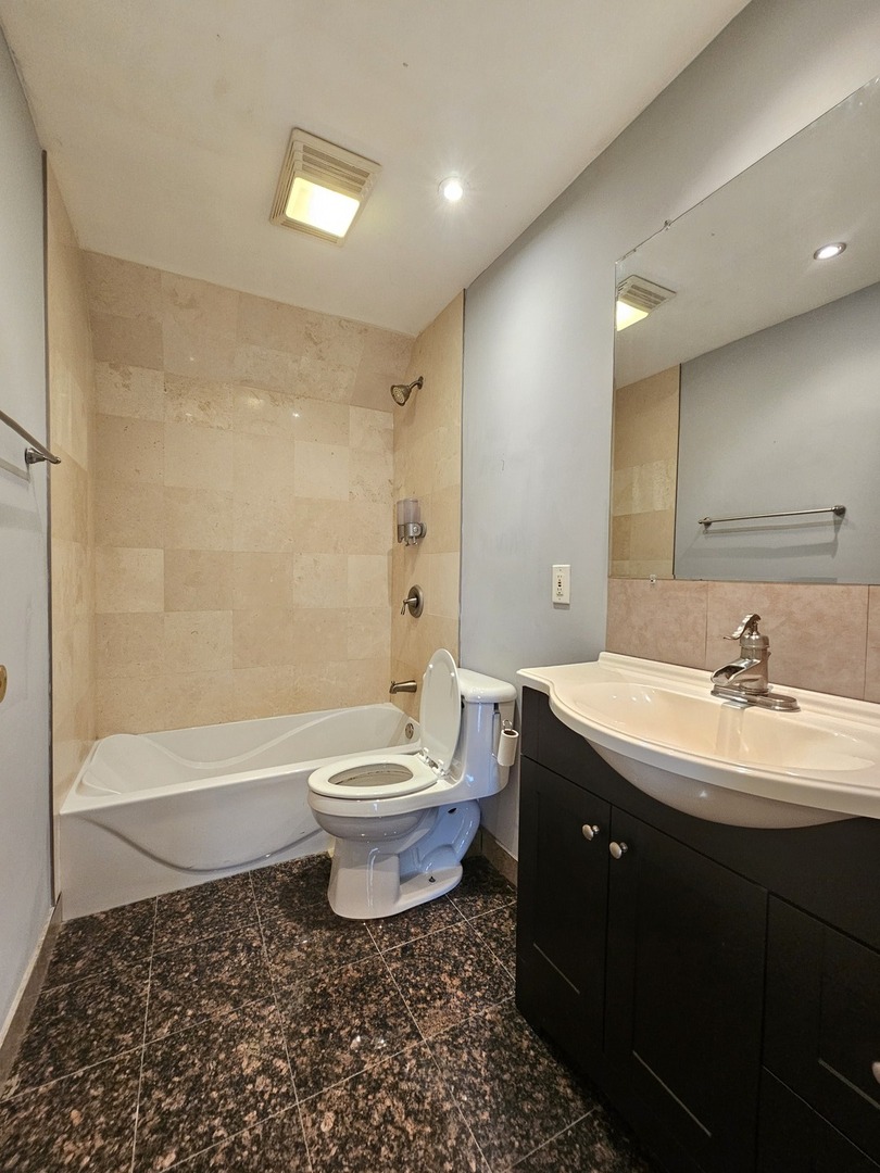 1165 Pleasant Run Drive #513, Wheeling, IL 60090