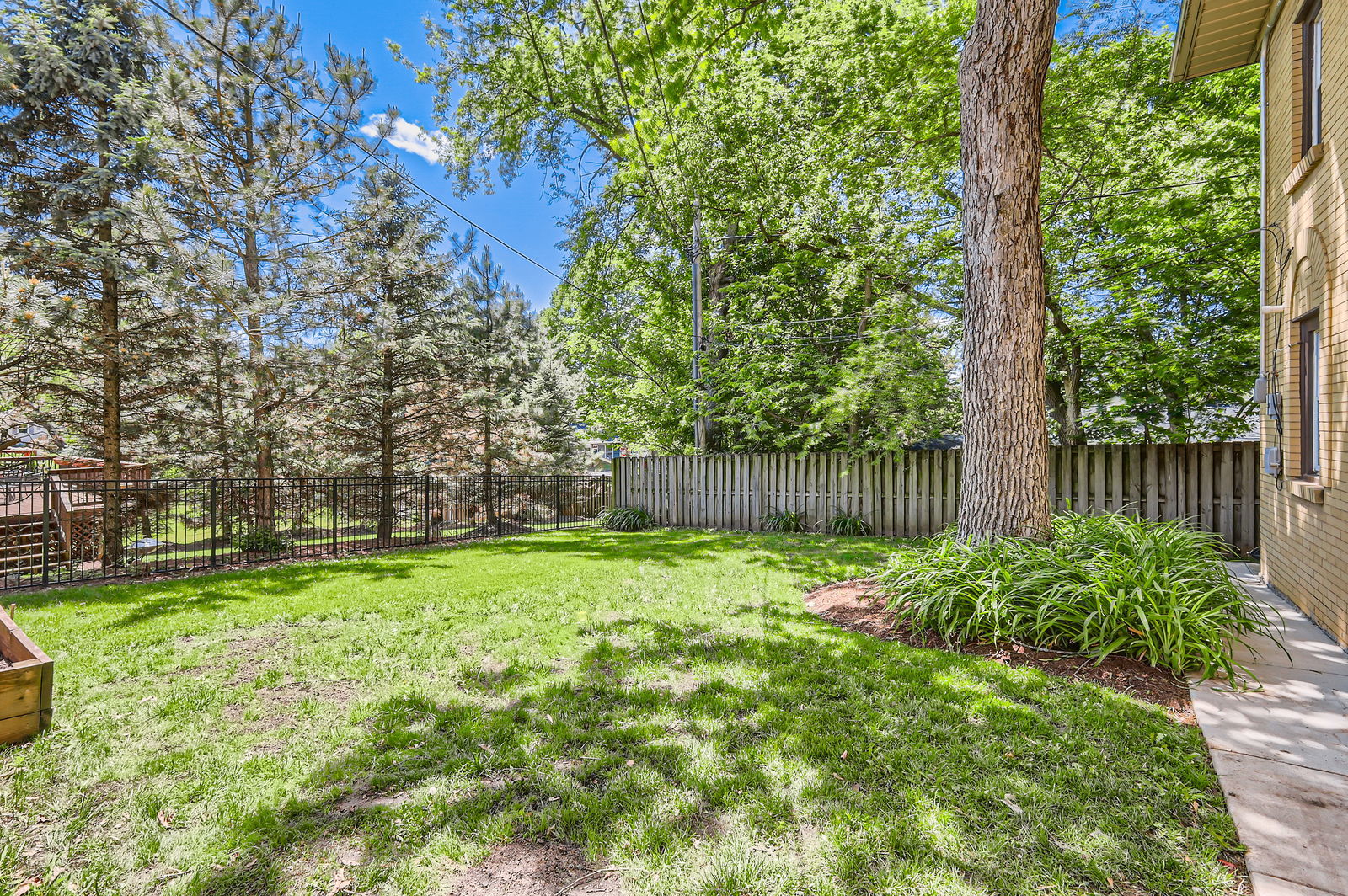 1835 S 4th Place, St. Charles, IL 60174