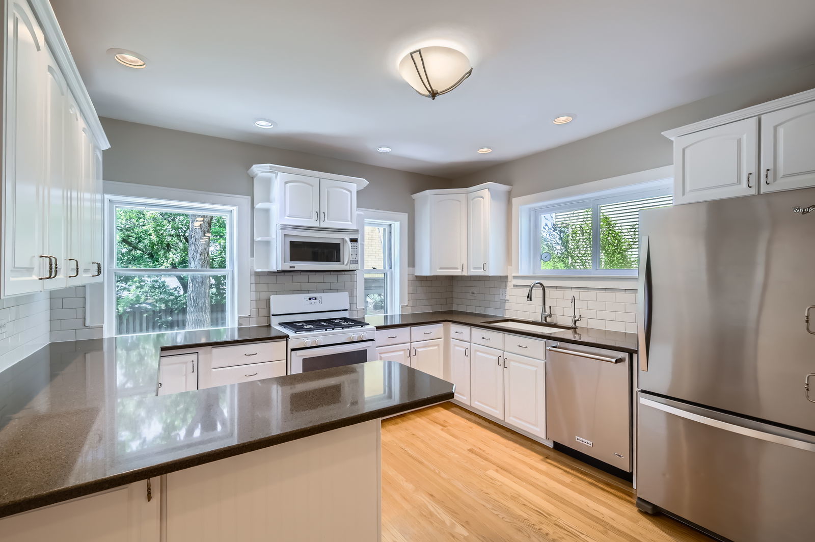 1835 S 4th Place, St. Charles, IL 60174