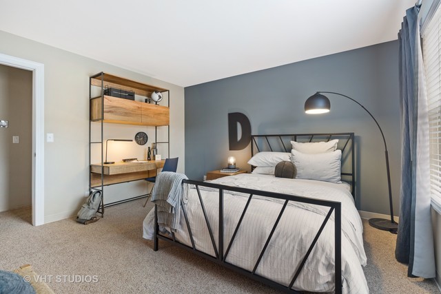 63 Kensington Circle #209, Wheaton, IL 60189