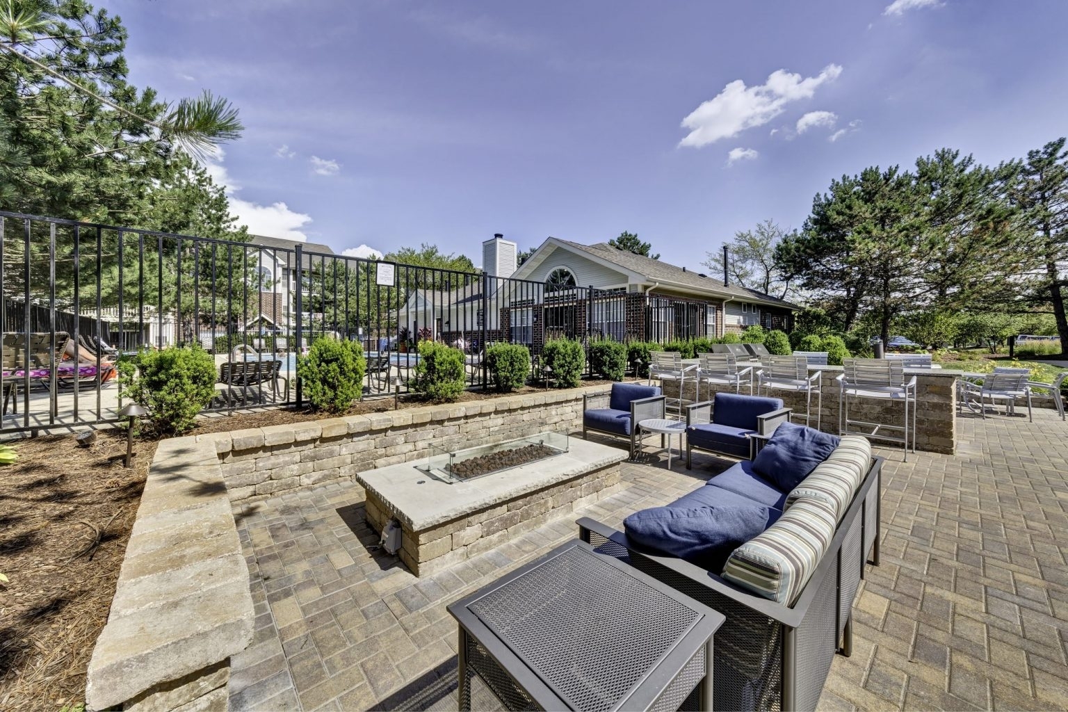 11 Kensington Circle #104, Wheaton, IL 60189