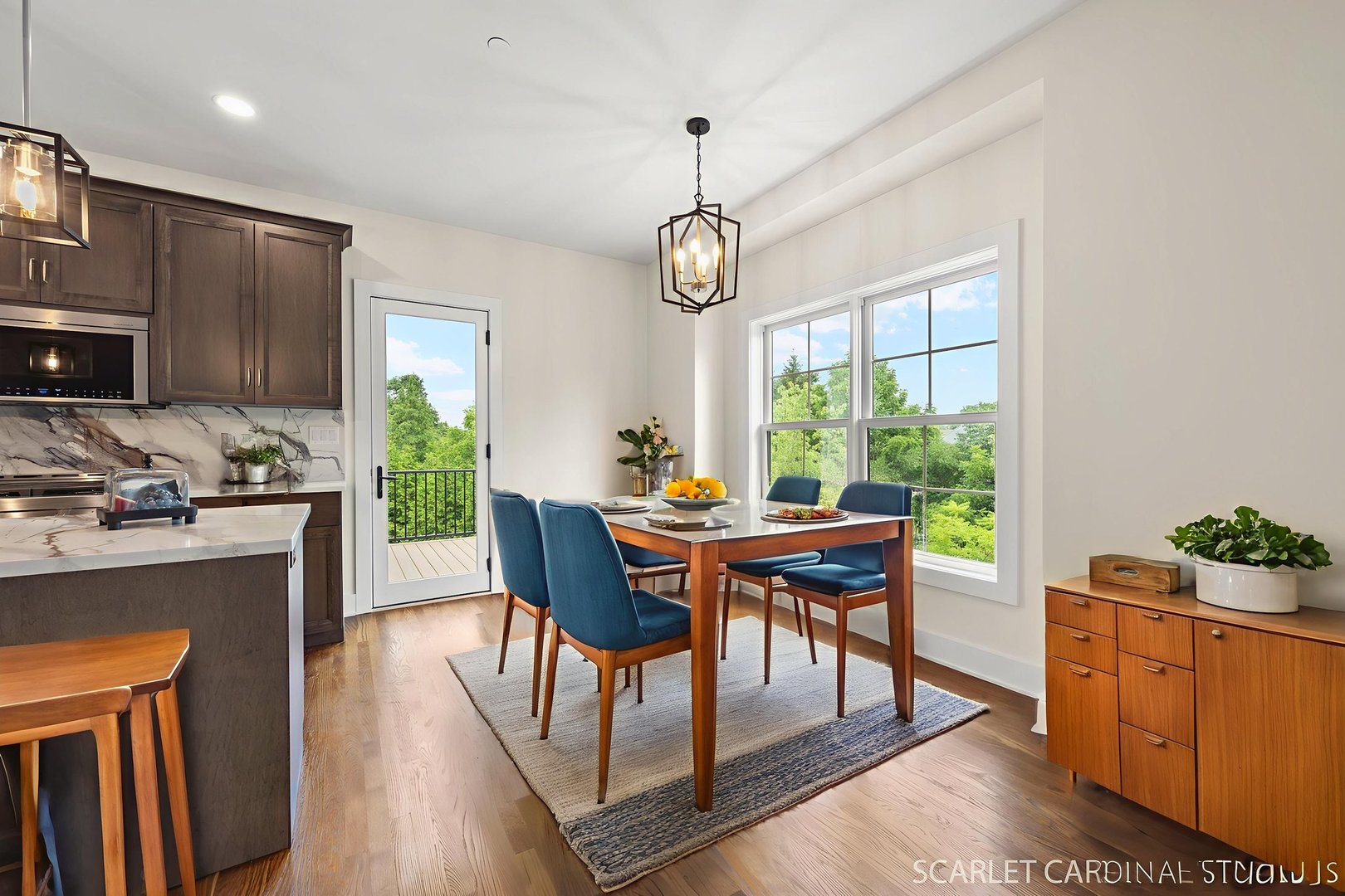 831 Avon Court, Glen Ellyn, IL 60137