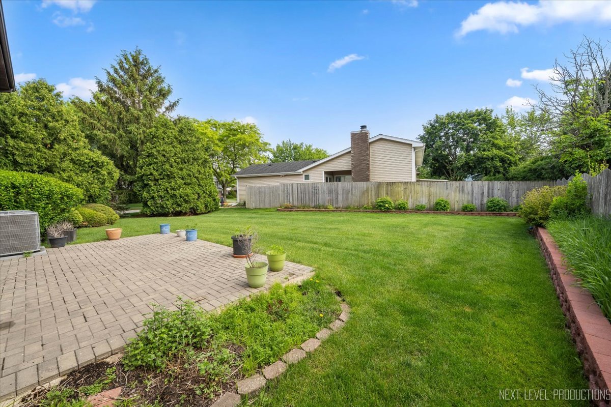 313 Deming Place, Westmont, IL 60559