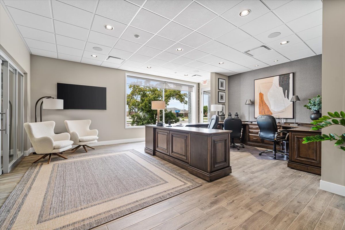 2405 E Washington Street, Bloomington, IL 61704