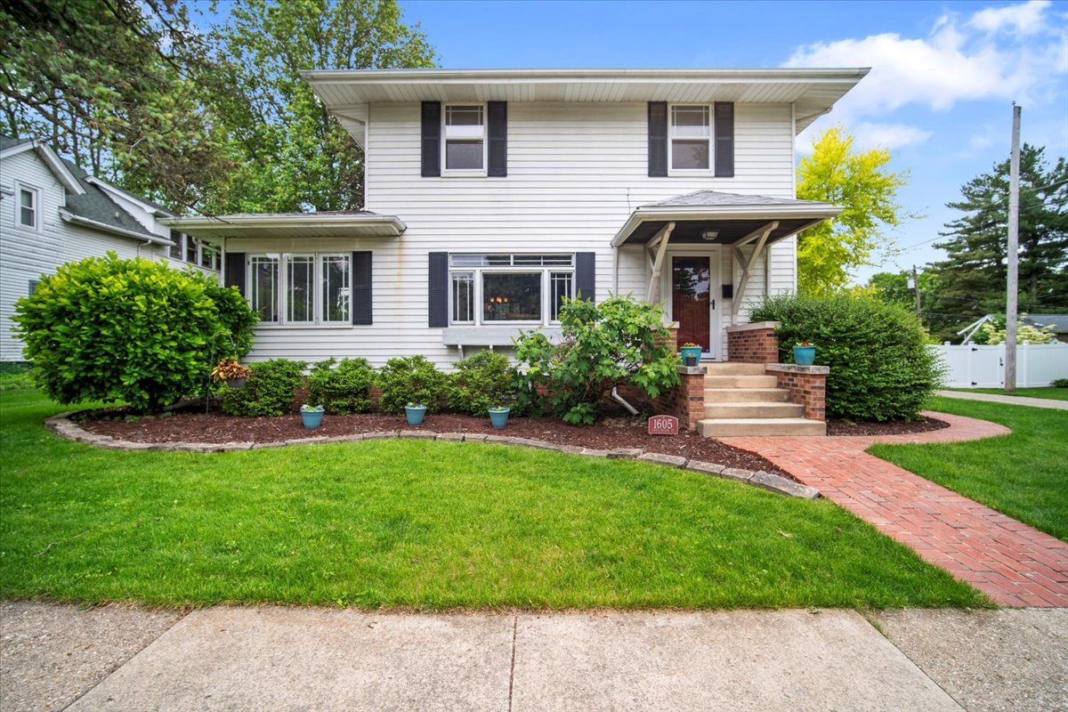 1605 E Taylor Street, Bloomington, IL 61701