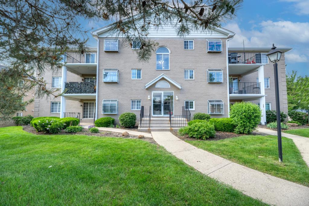 464 S President Street #101, Carol Stream, IL 60188
