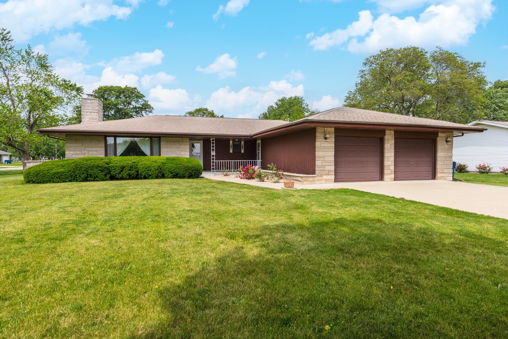 401 N 4TH Avenue, Chenoa, IL 61726