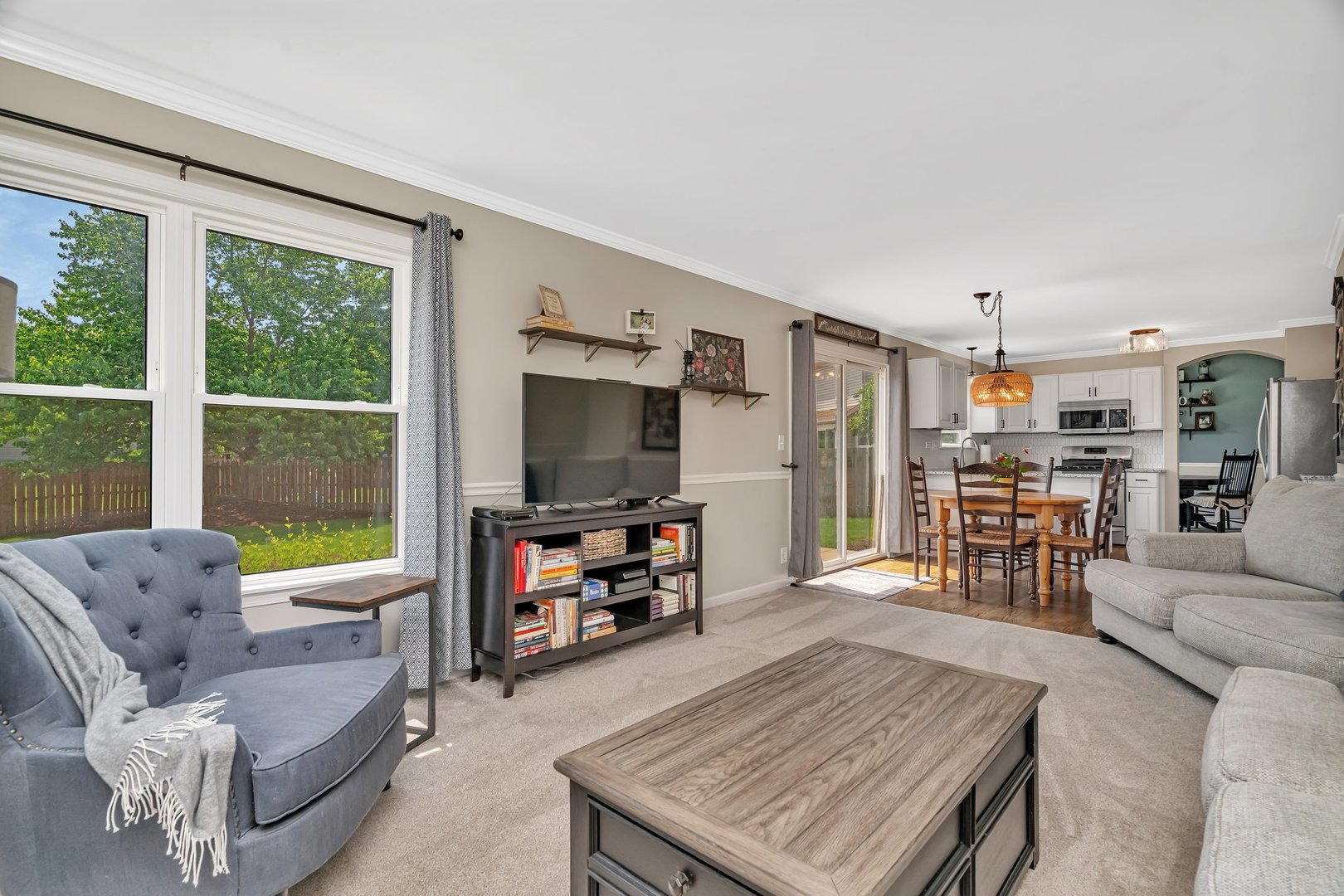 633 Salem Circle, Oswego, IL 60543
