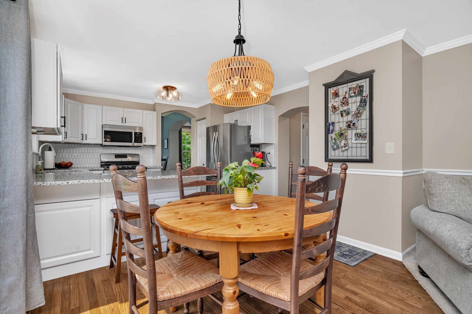 633 Salem Circle, Oswego, IL 60543