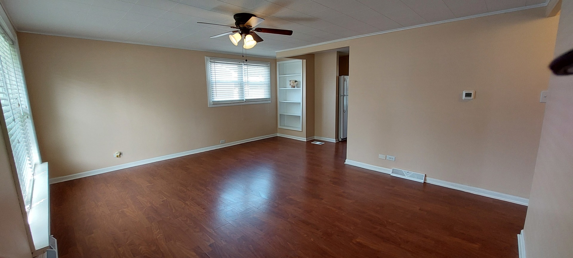 8923 S Main Street, Hometown, IL 60456
