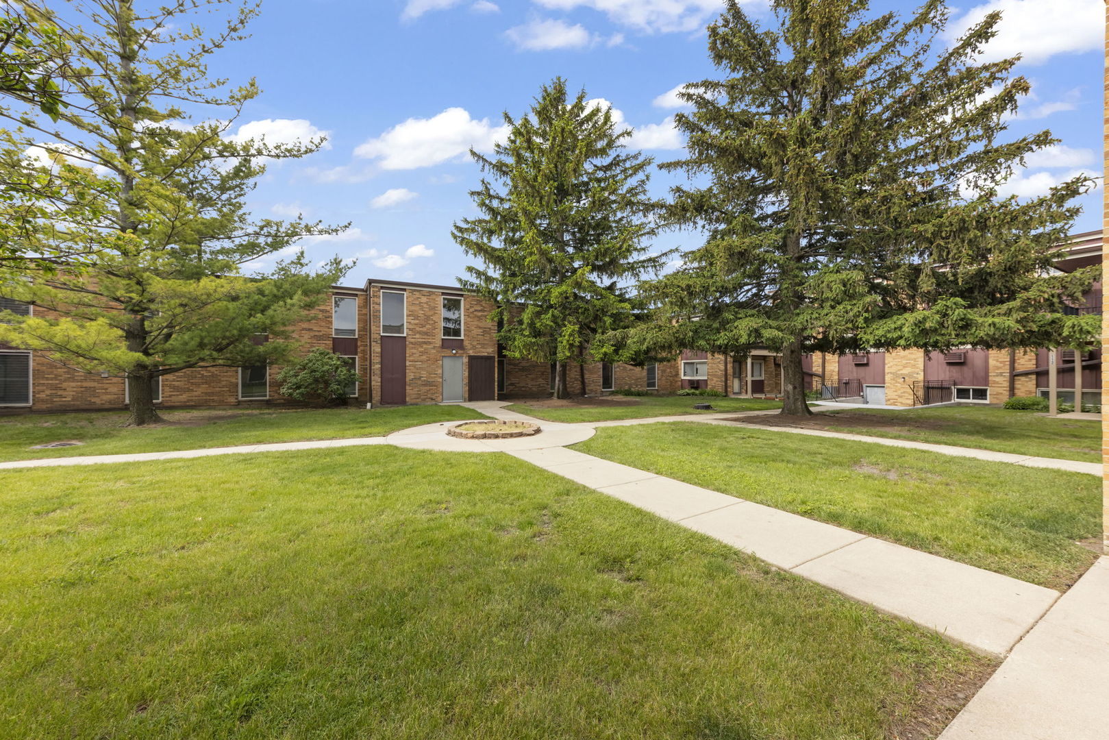1320 B Lore Lane #117, Lombard, IL 60148