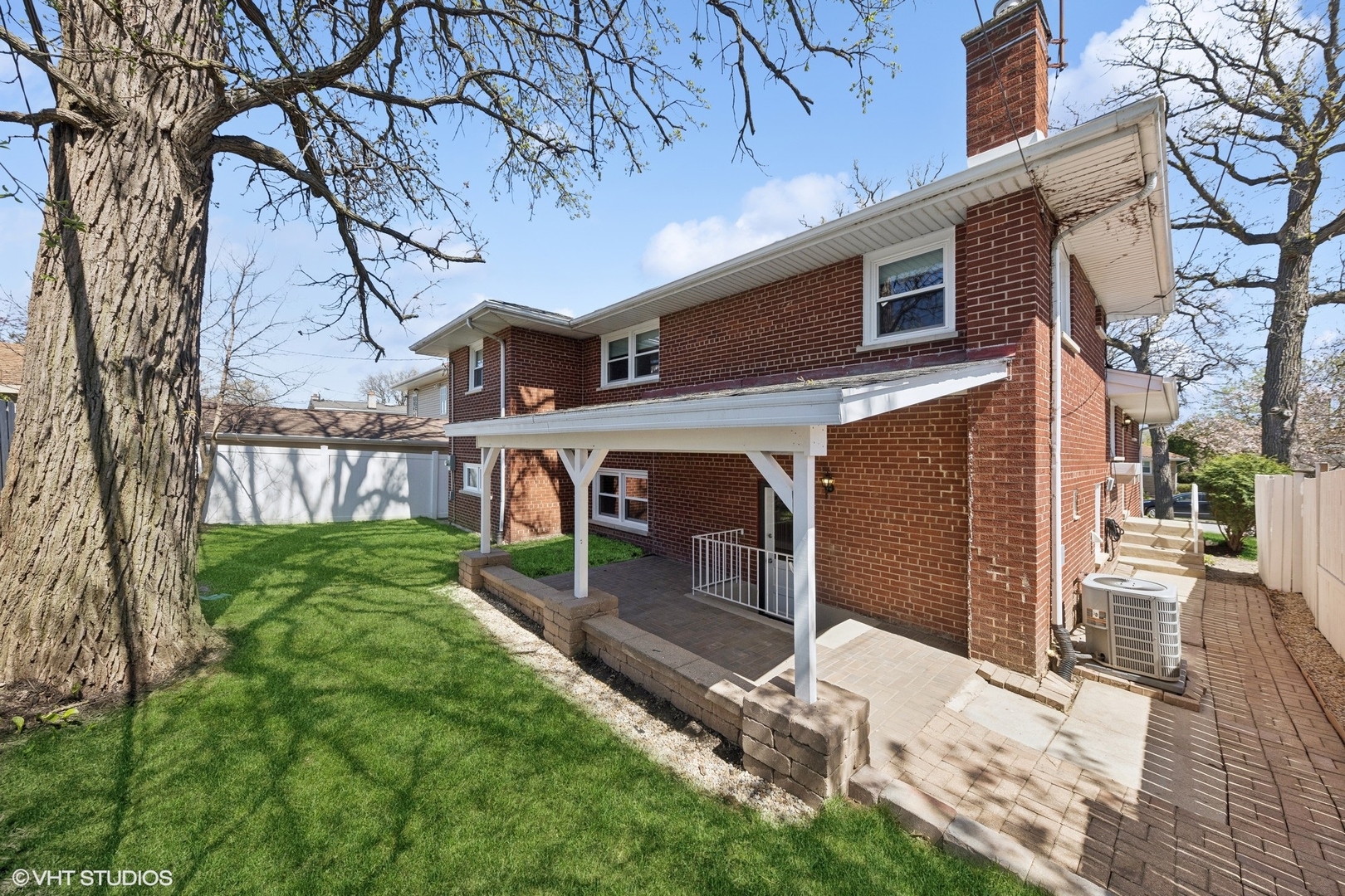 910 Meadowcrest Road, La Grange Park, IL 60526