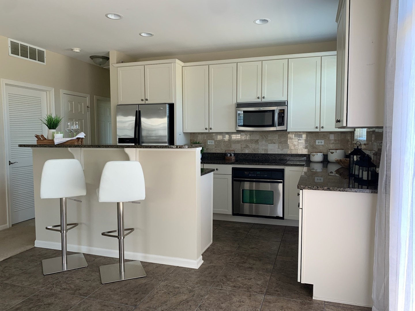 1400 Scarboro Road #1203, Schaumburg, IL 60193