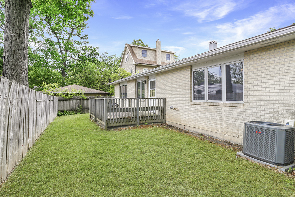 1310 Vinewood Avenue, Willow Springs, IL 60480