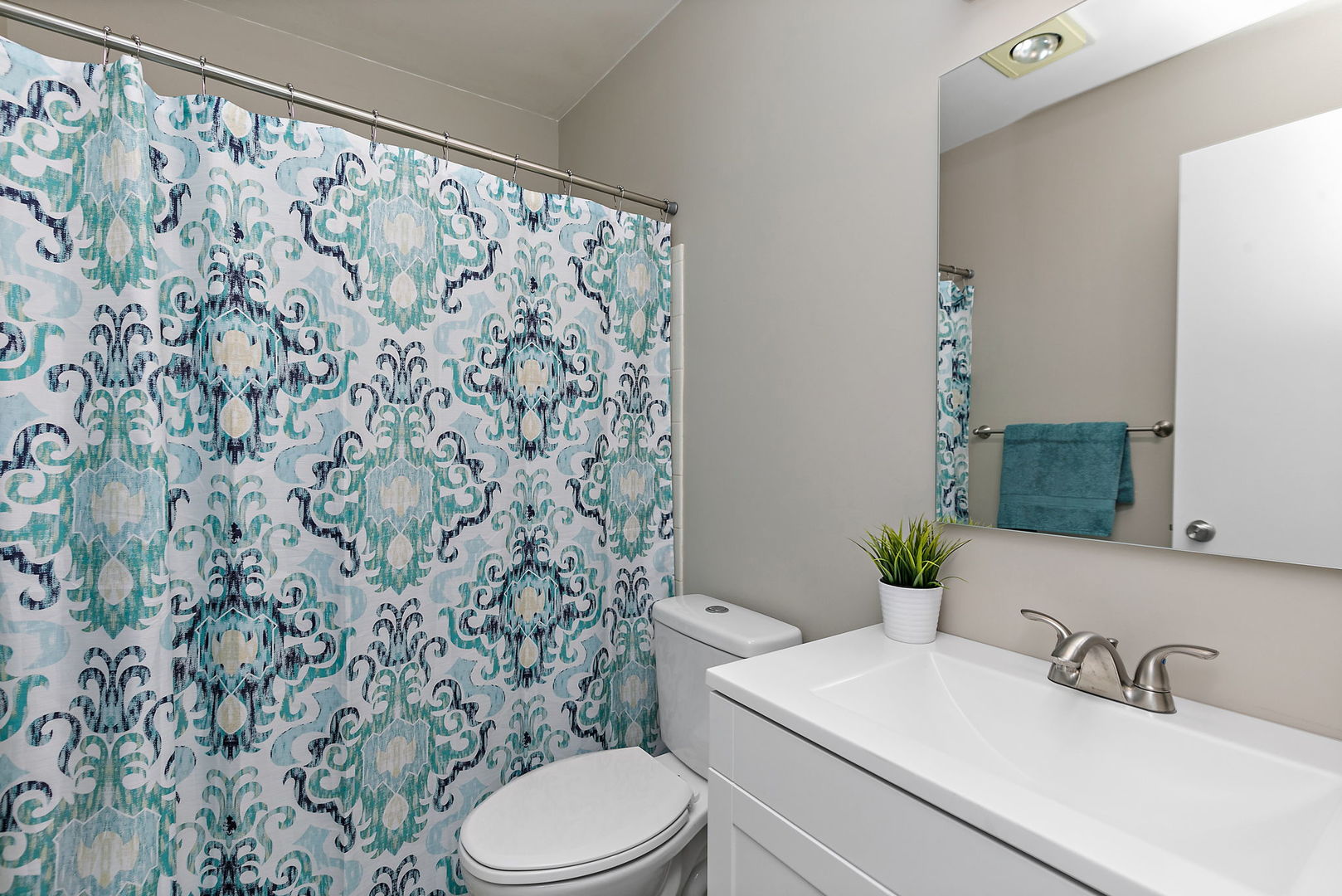 218 Deerpath Court #B2, Schaumburg, IL 60193