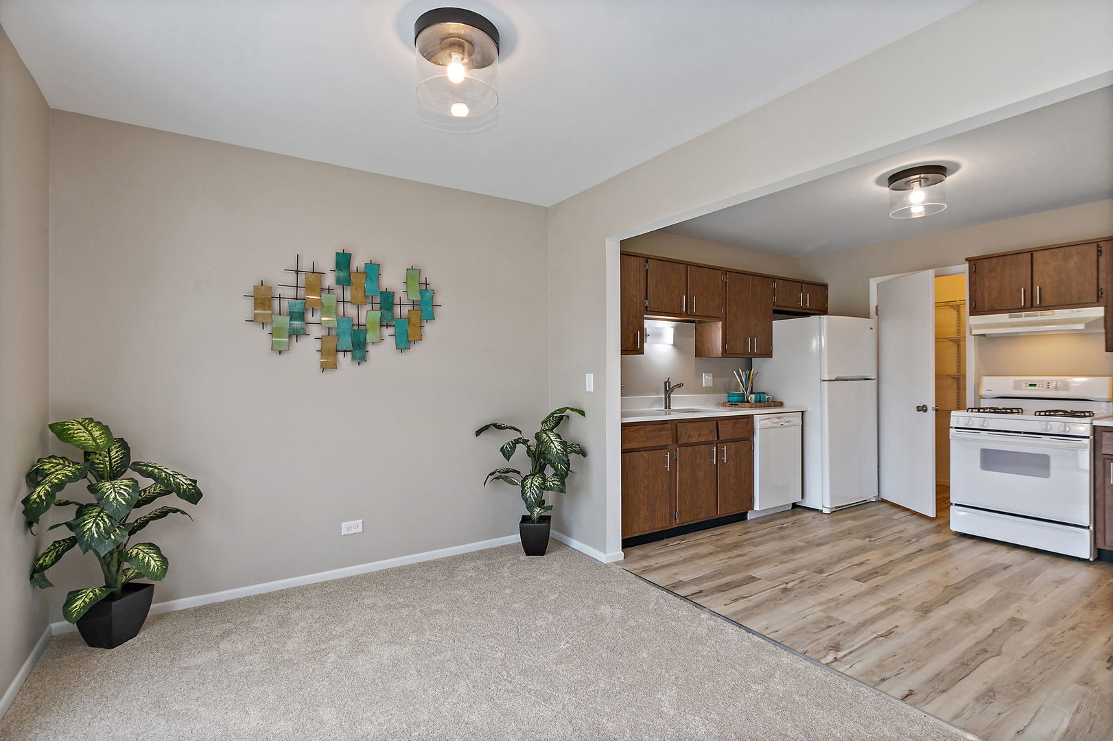 218 Deerpath Court #B2, Schaumburg, IL 60193