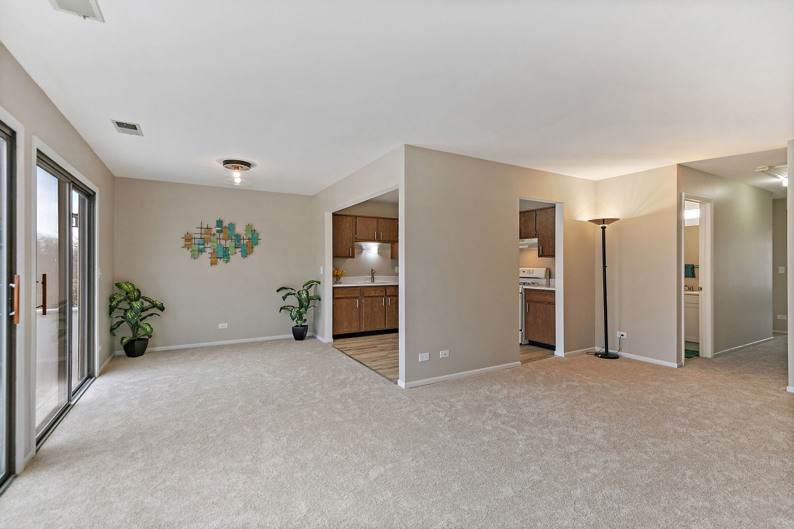 218 Deerpath Court #B2, Schaumburg, IL 60193