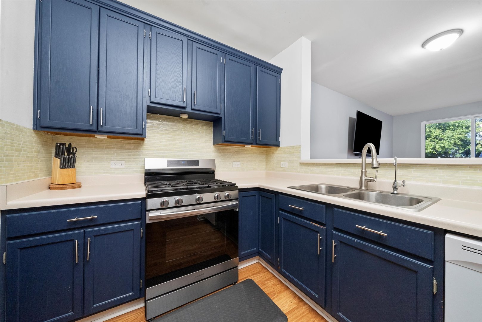 410 Cobblestone Court, Oswego, IL 60543