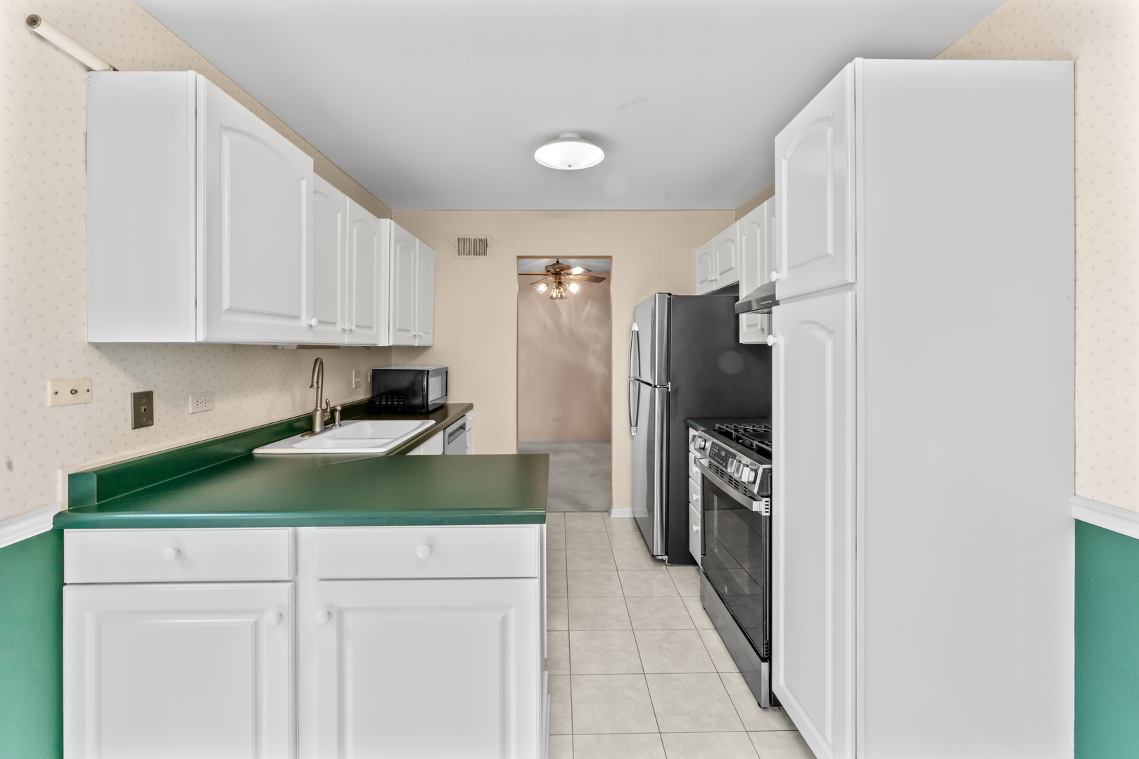 840 E Coach Road #8, Palatine, IL 60074