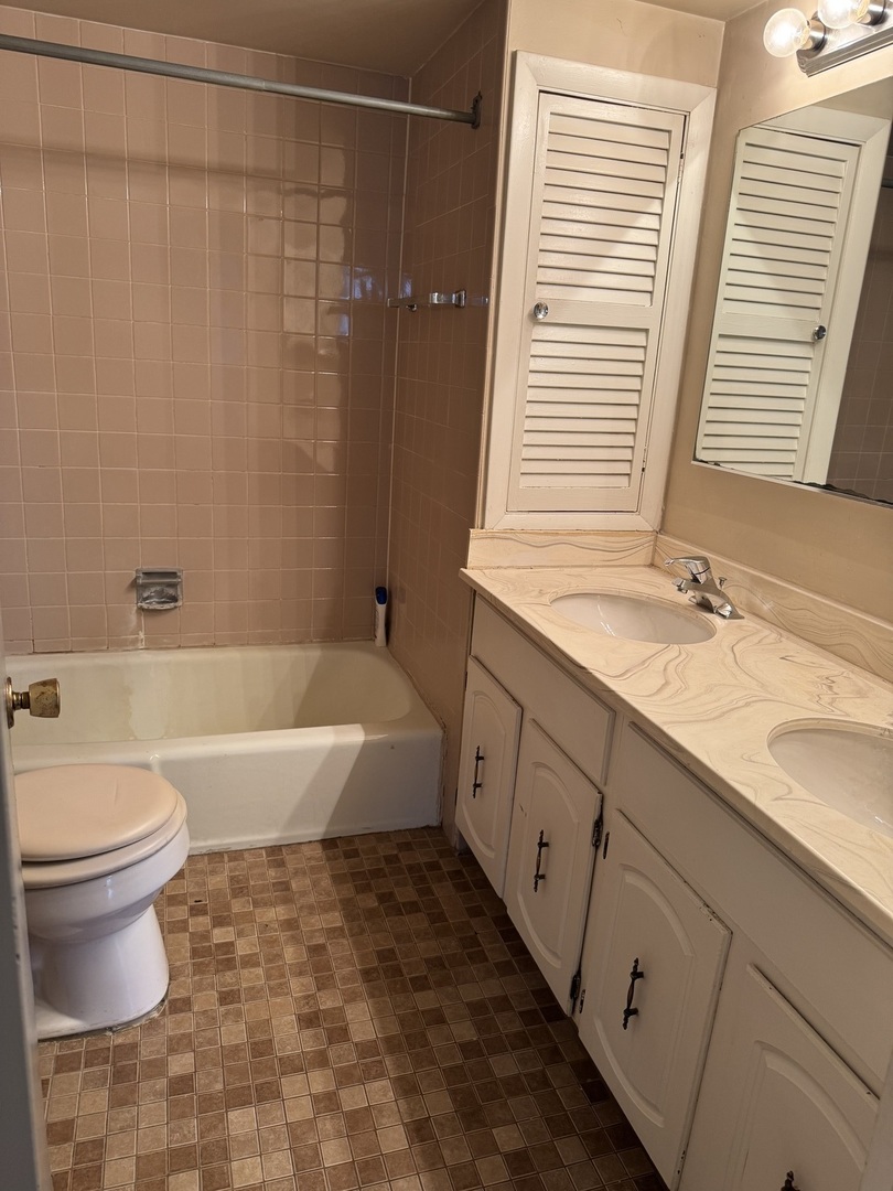 6115 W 94TH Street #C2, Oak Lawn, IL 60453