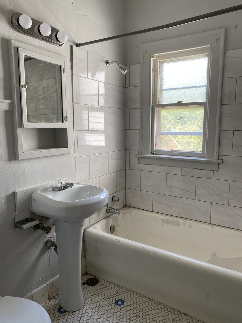 300 Waltham Street, Calumet City, IL 60409