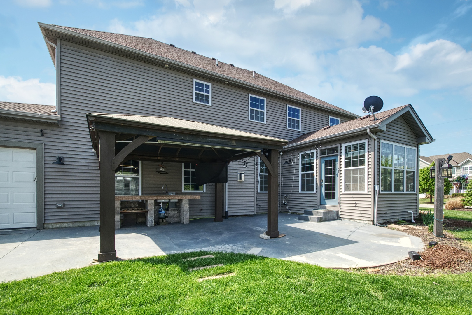 1472 S Saddlebrook Lane, Minooka, IL 60447