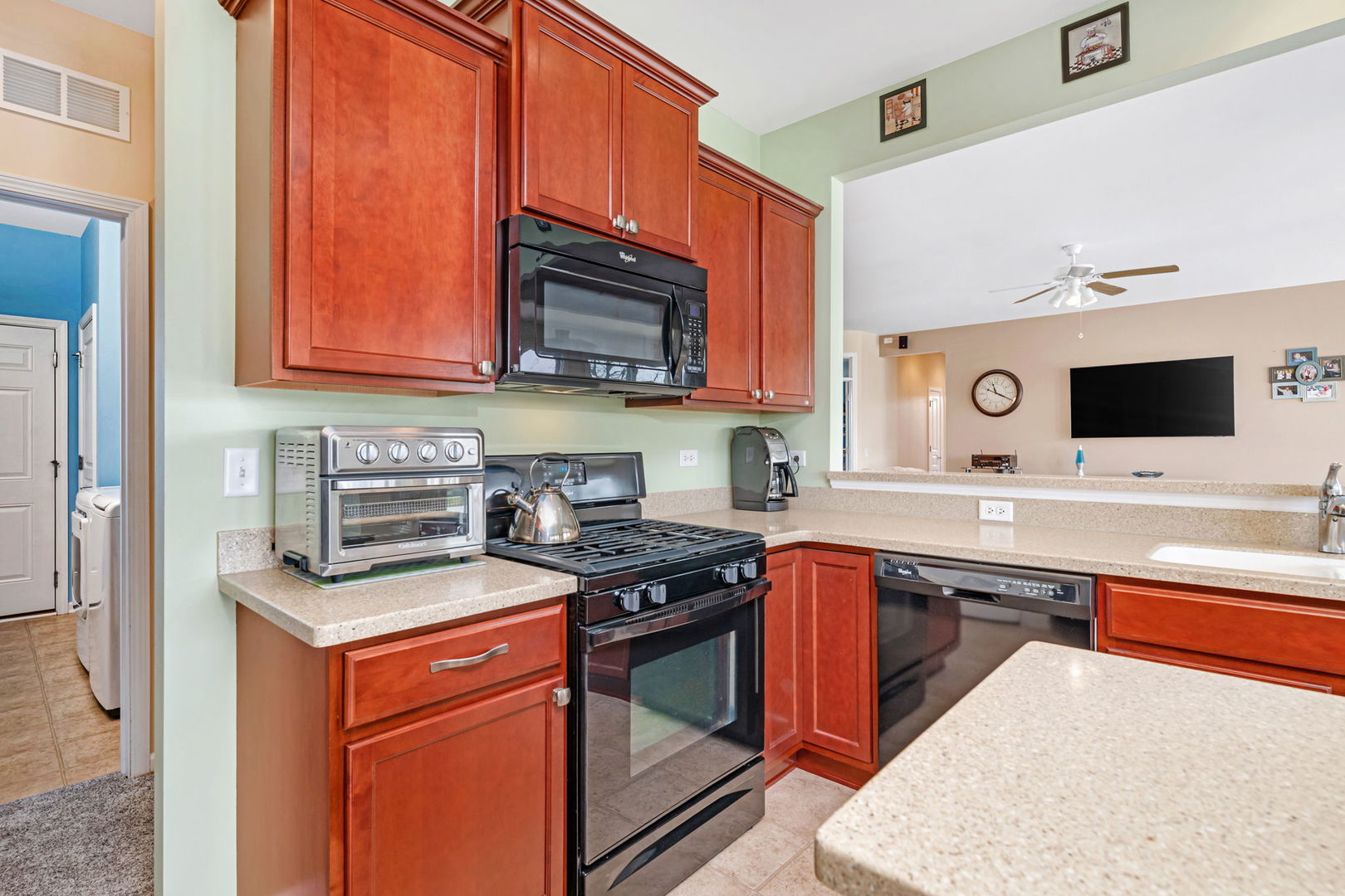 814 Glory Court, Shorewood, IL 60404